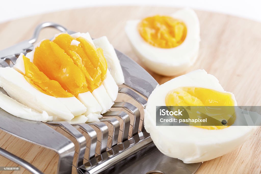 Egg cutter et cutted œufs à repasser - Photo de Acier libre de droits