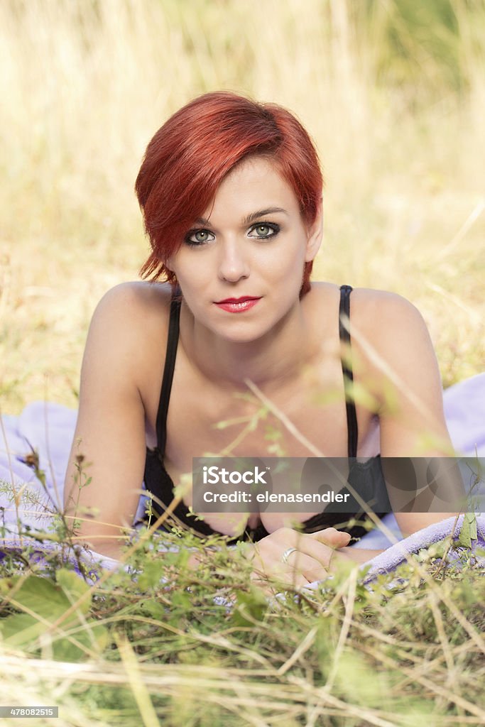 Sexy rosso testa - Foto stock royalty-free di Abbronzatura