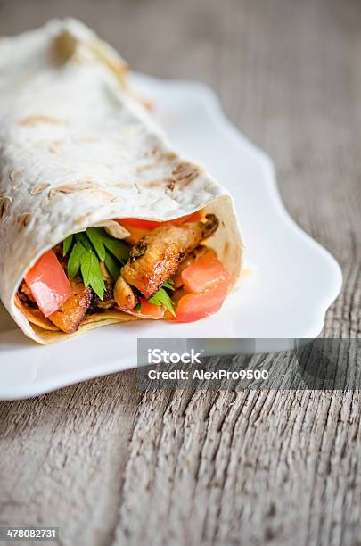 Tortilla O Burritos En Primer Plano Foto de stock y más banco de imágenes de Alimento - Alimento, Alimentos cocinados, Aperitivo - Plato de comida