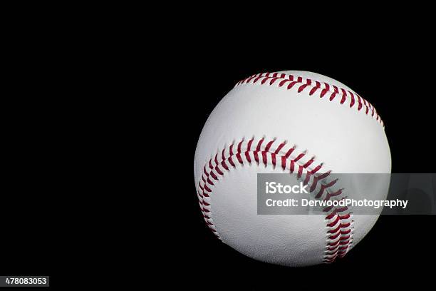 Foto de Couro Branco Profissional De Beisebol e mais fotos de stock de Beisebol - Beisebol, Bola de Beisebol, Fundo preto