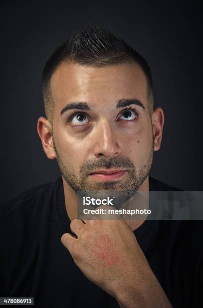 Jovem Pensando - Fotografias de stock e mais imagens de 20-29 Anos - 20-29 Anos, Adulto, Cabelo Preto