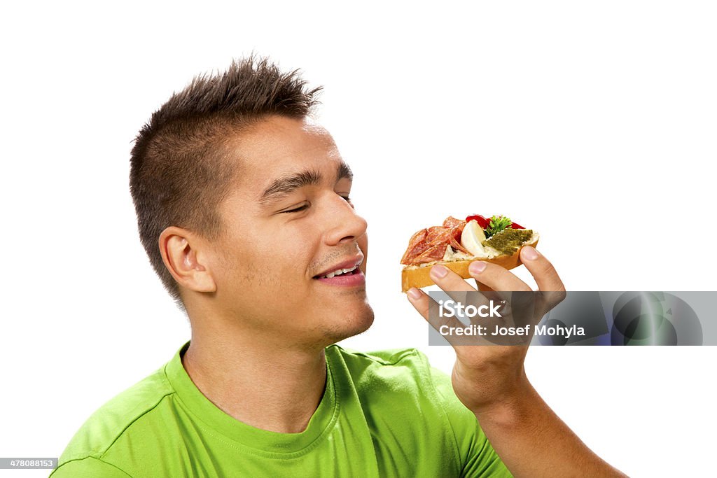 Giovane uomo mangiare Panino - Foto stock royalty-free di Mangiare