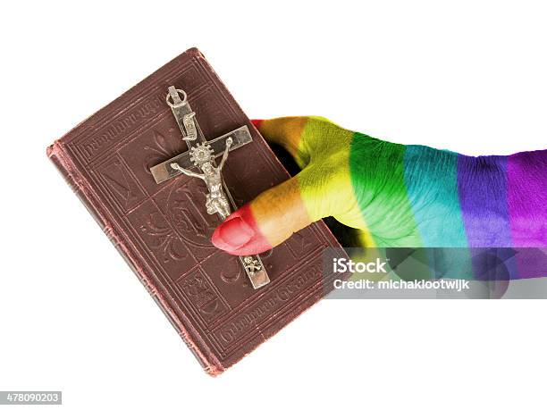 Hand Halten Eine Sehr Alte Bibel Die Regenbogen Flagge Stockfoto und mehr Bilder von Christentum