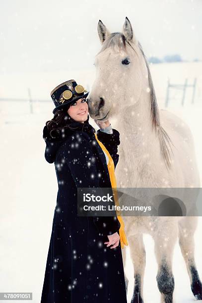 Foto de Steampunk Mulher Com Cavalo Brancodia De Neve e mais fotos de stock de Adulto - Adulto, Animal, Beleza natural - Natureza
