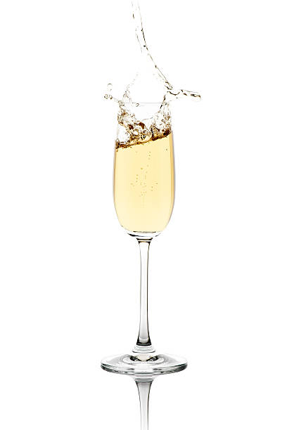 расплёскивание шампанское - champagne flute wine isolated wineglass стоковые фото и изображения