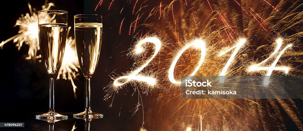 Okulary szampana z fajerwerków Infront – nowy rok 2014 r. - Zbiór zdjęć royalty-free (2014)