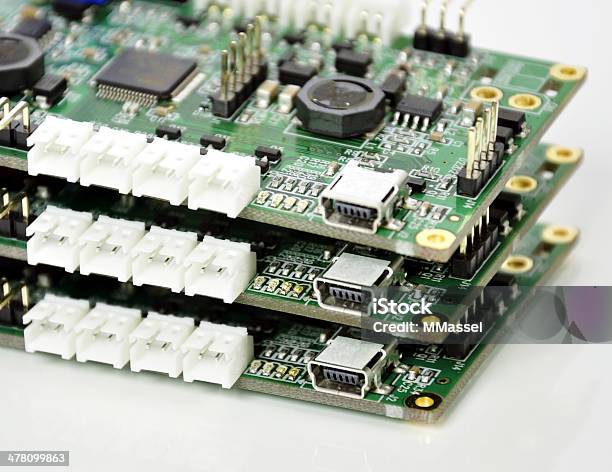 Pcb In Una Pila - Fotografie stock e altre immagini di Attrezzatura elettronica - Attrezzatura elettronica, Cavo del computer, Chip del computer