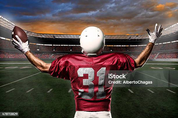 Footballspieler Stockfoto und mehr Bilder von Amerikanischer Football - Amerikanischer Football, Athlet, Ausrüstung und Geräte