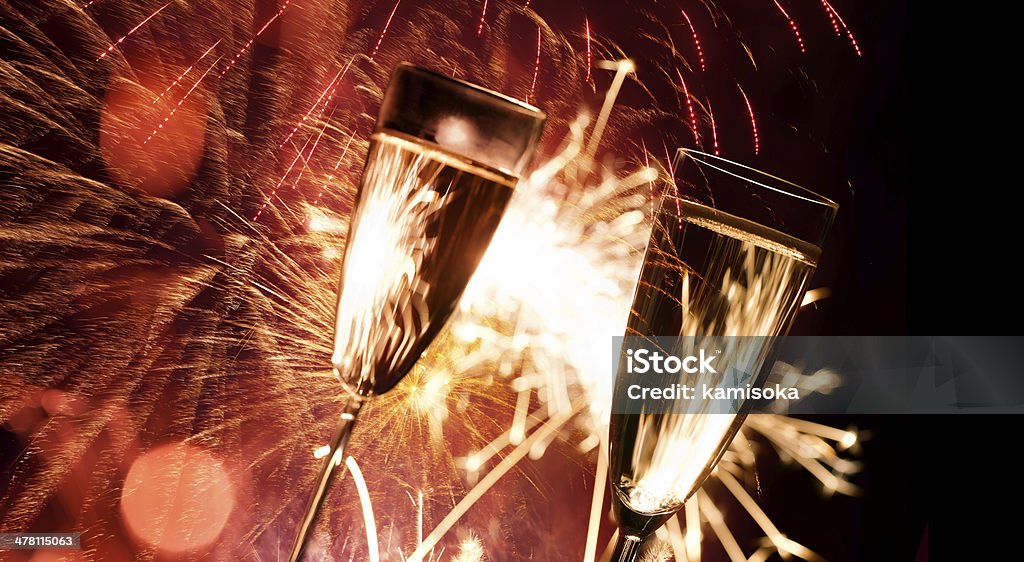 Copos de champanhe com fogos de artifício – Infront de ano novo 2015 - Foto de stock de 2014 royalty-free