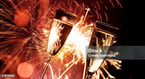 Foto de Copos De Champanhe Com Fogos De Artifício Infront De Ano Novo 2015 e mais fotos de stock de 2014