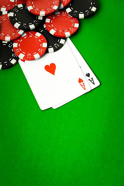 istock Poker cloth, a deck of cards 478117316