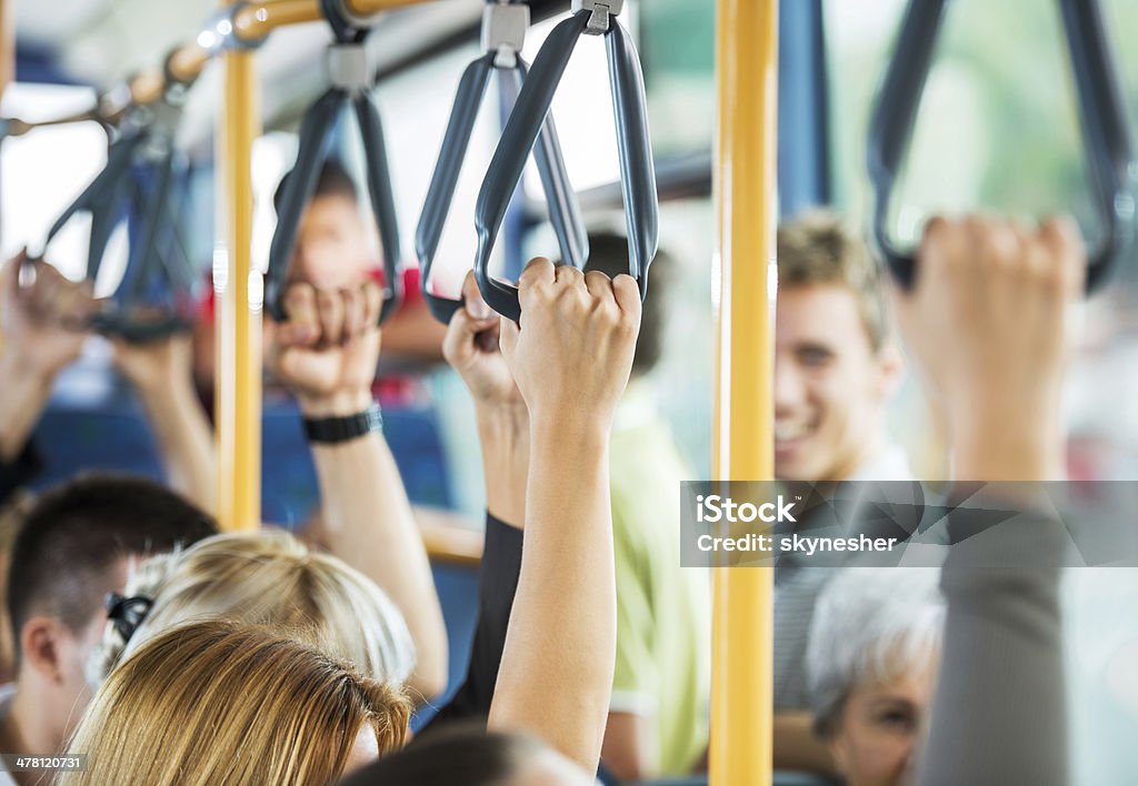 Autobus i lavoratori pendolari. - Foto stock royalty-free di Trasporto pubblico