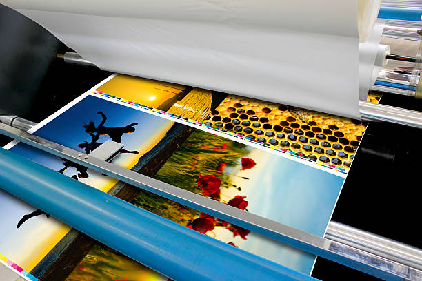 kontrast-maschine roll folie laminiergerät detail - printout industry printer workshop stock-fotos und bilder