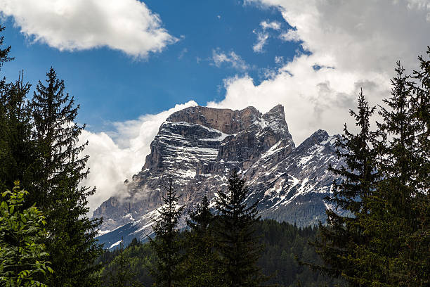 Pelmo mountain w Dolomity – zdjęcie