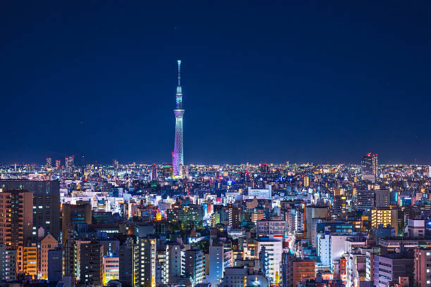 токио городской ландшафт-большой город - tokyo tower shinjuku ward tokyo prefecture communications tower стоковые фото и изображения