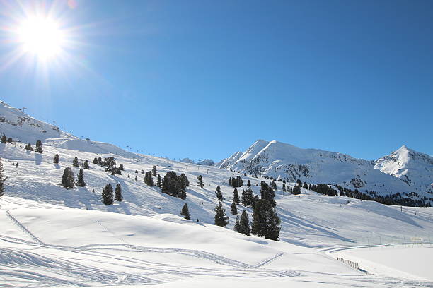 зимняя панорама kühtai, тироль, австрия - skitour стоковые фото и изображения