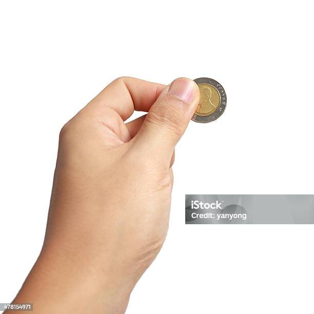 Moneda Tailandesa En Mano Foto de stock y más banco de imágenes de Banco - Edificio financiero - Banco - Edificio financiero, Billete de banco, Cliente