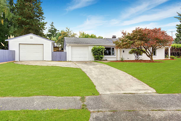 istock Simple house exterior in white color 478169050
