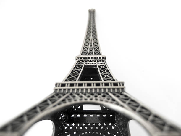 torre eiffel em miniatura de lembrança - eiffel tower paris france famous place france - fotografias e filmes do acervo