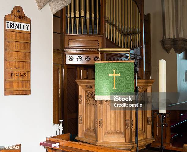 Púlpito Iglesia De Madera Y Habla De Planchar Foto de stock y más banco de imágenes de Congregación - Congregación, Cristianismo, Anglicano - iStock Púlpito Iglesia De Madera Y Habla De Planchar Foto de stock y más banco de imágenes de Congregación - Congregación, Cristianismo, Anglicano - iStock