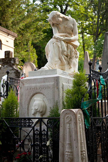 무명용사의 of 프레데릭 쇼팽, cemetary 페르 라셰즈, 파리 - sculpture gothic style grave spooky 뉴스 사진 이미지