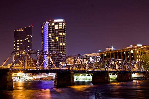 istock Grand Rapids Michigan Skylight at Night 478212582