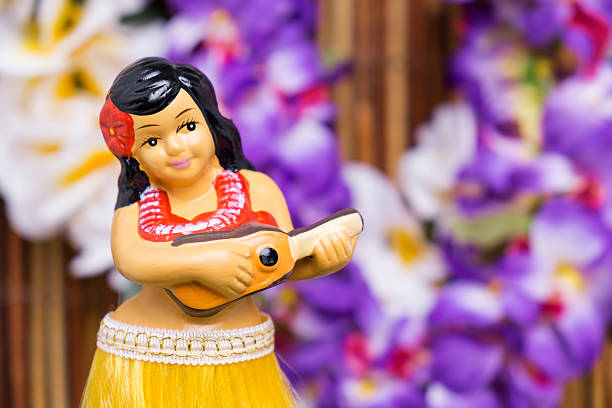 フラガール人形 - hula dancer retro revival hula dancing doll ストックフォトと画像
