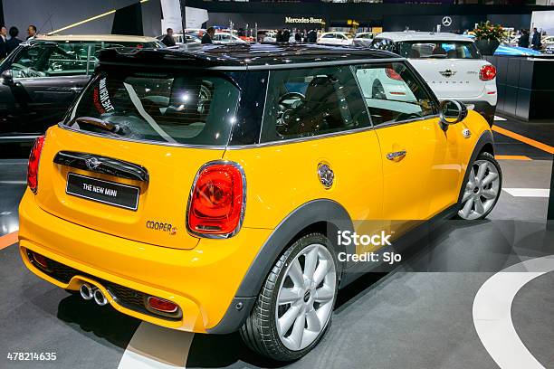 Nuevo Mini Foto de stock y más banco de imágenes de 2014 - 2014, A la moda, Coche