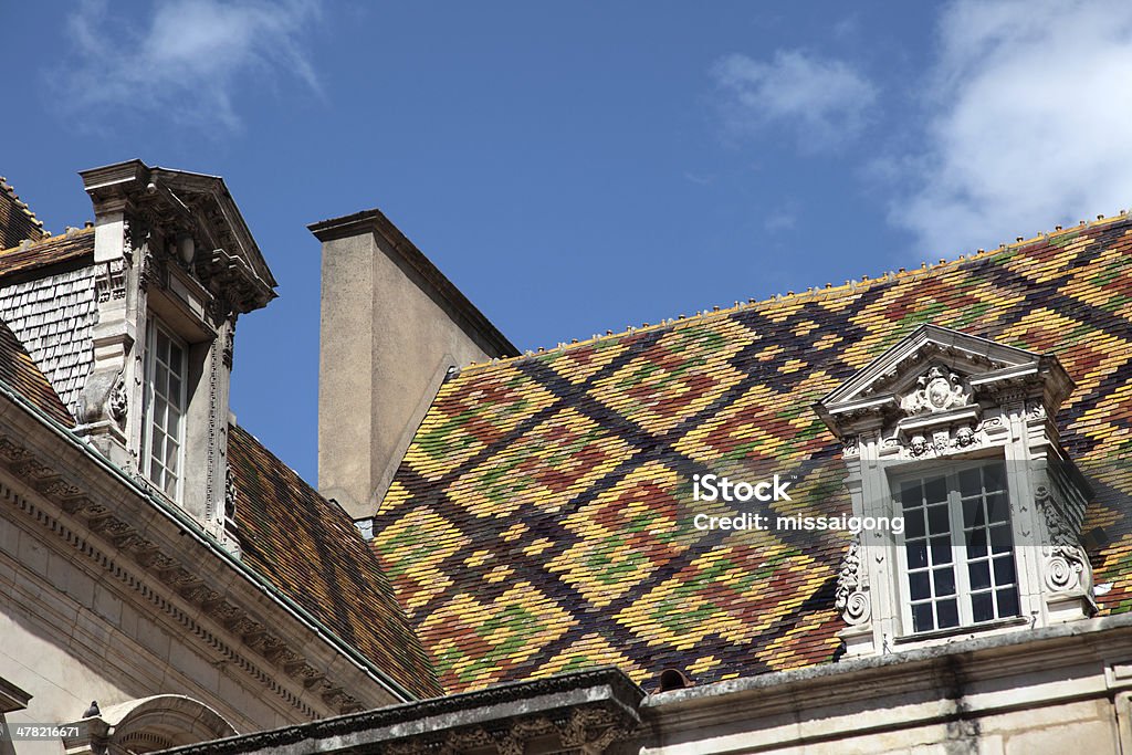 Borgoña tradicional techo de tejas de Dijon, Francia - Foto de stock de Dijon libre de derechos