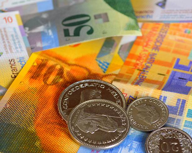 스위스 프랑 - swiss currency swiss coin swiss francs franc sign 뉴스 사진 이미지