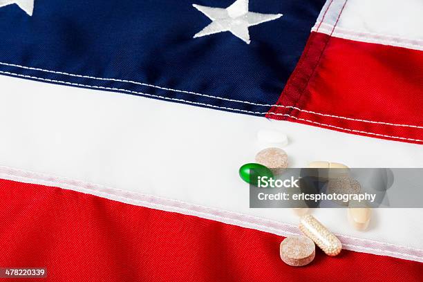 Us Healthcare Foto de stock y más banco de imágenes de Asistencia sanitaria y medicina - Asistencia sanitaria y medicina, Bandera estadounidense, Consumismo