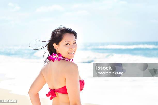 ハッピーなハワイの少女 - 1人のストックフォトや画像を多数ご用意 - 1人, 20代, アジアおよびインド民族
