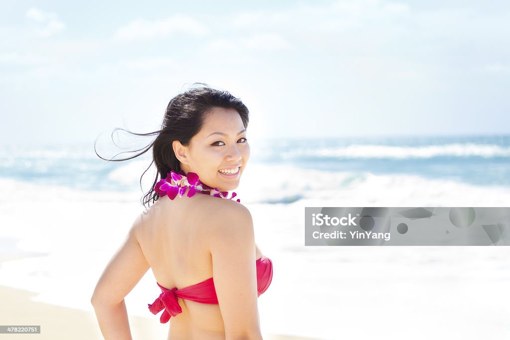 Счастливый в виде гавайской девушки - Стоковые фото 20-29 лет роялти-фри