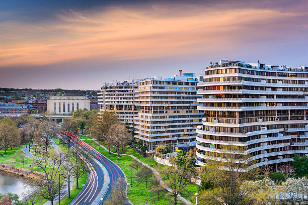 Watergate Washington DC, USA - April 11, 2015: Traffic passes the Watergate Complex in Foggy Bottom. The complex became well known in the wake of the Watergate Scandal which led to President Richard Nixon's resignation in 1974. hotel watergate stock pictures, royalty-free photos & images