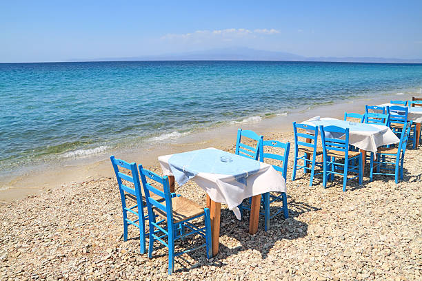 istock Greek tavern by the sea 478253803