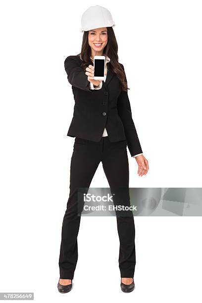 Mulher De Negócios Com Capacete E Telefone Móvel Isolado Em Fundo Branco - Fotografias de stock e mais imagens de A caminho