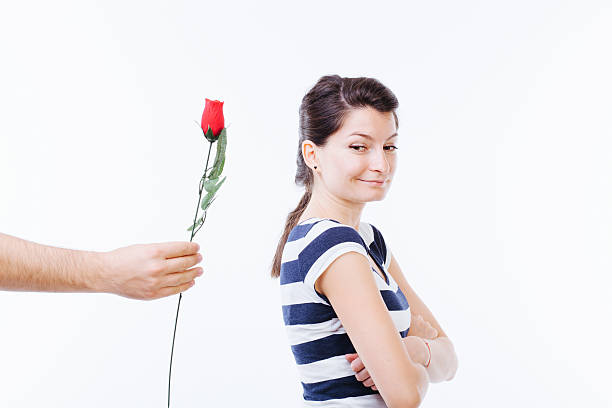 mulher com uma flor - rose rosé women valentines day imagens e fotografias de stock