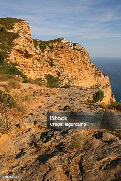 Calanques De Panel De La Riviera Francesa Francia Foto de stock y más banco de imágenes de Acantilado