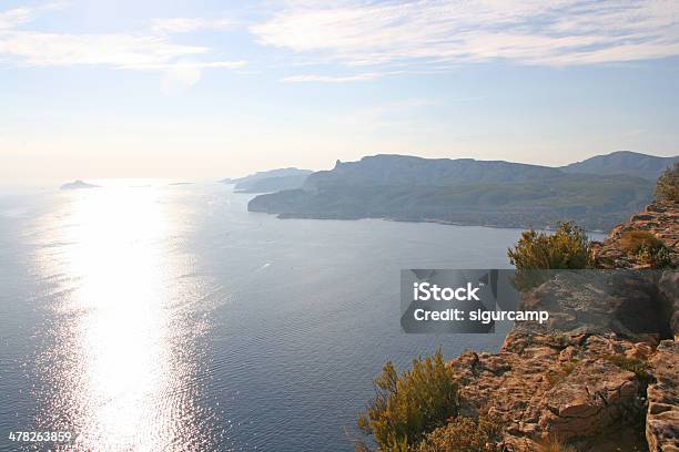 Foto de Calanques De Cassis Na Riviera Francesa No Pôrdosol França e mais fotos de stock de Atividade Recreativa