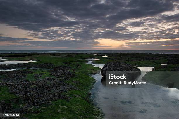 Foto de Seascape Ao Amanhecer e mais fotos de stock de Alto contraste - Alto contraste, Areia, Boné