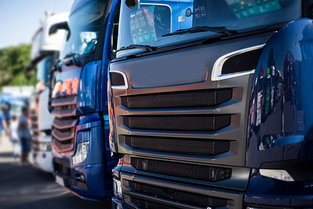 estacionados caminhões - heavy truck - fotografias e filmes do acervo