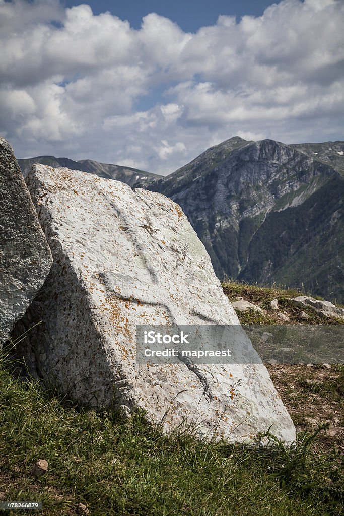 Tombstone Medieval (Stecak), Lukomir, Bósnia e Herzegovina - Foto de stock de Antiga Iugoslávia royalty-free