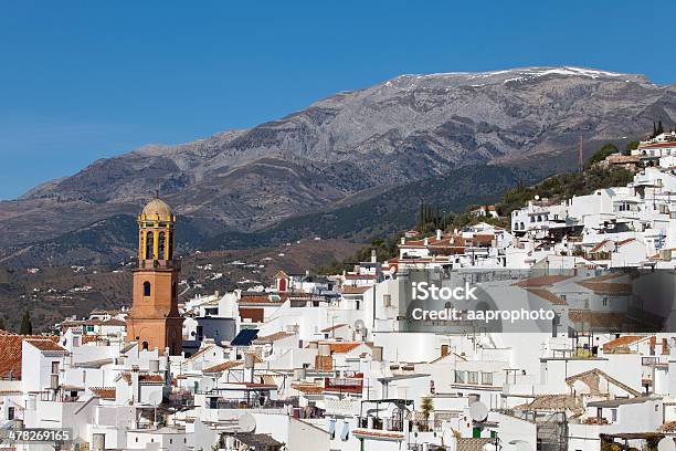 Aldeia Competa Branco Na Andaluzia Espanha - Fotografias de stock e mais imagens de Espanha - Espanha, Frigiliana, Mouro