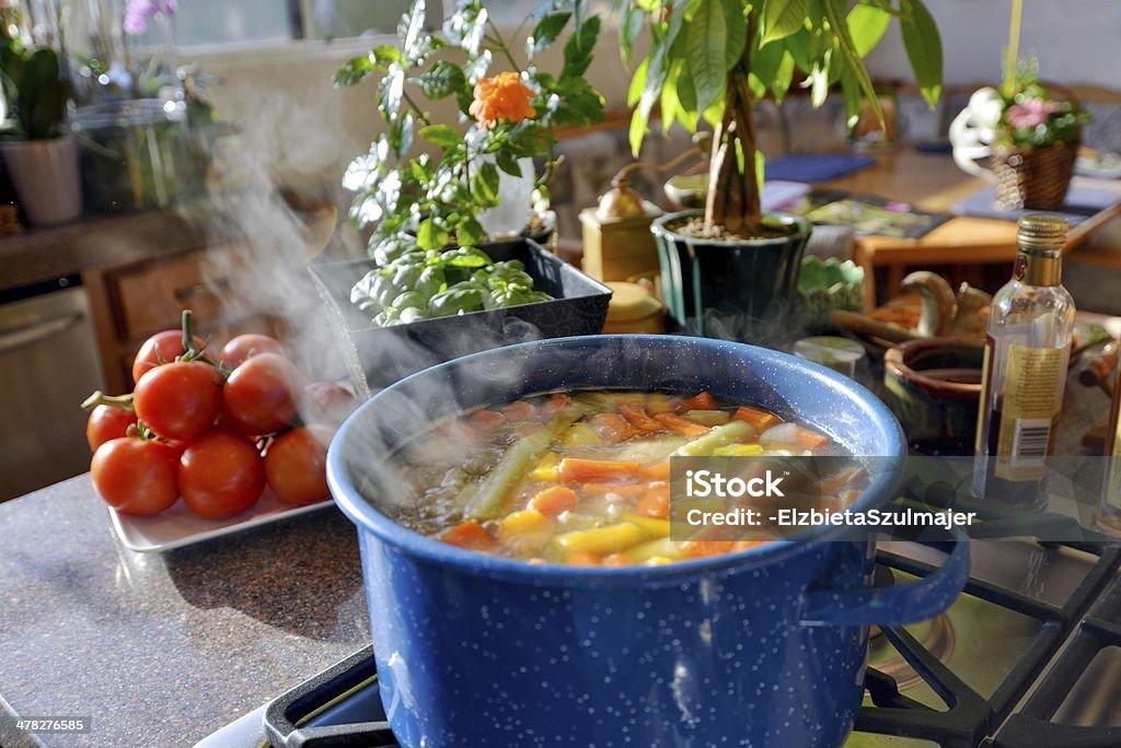 Steamy sopa caliente - Foto de stock de Agua libre de derechos