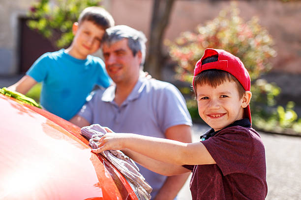 istock Family carwash 478277346