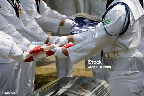 Funeral Closeup Militärische Flagge Gefaltet Stockfoto und mehr Bilder von Begräbnis - Begräbnis, Amerikanische Flagge, Begräbnisstätte