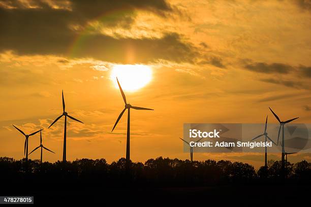 Generazione Di Mulini A Vento Di - Fotografie stock e altre immagini di Agricoltura - Agricoltura, Albero, Ambientazione esterna