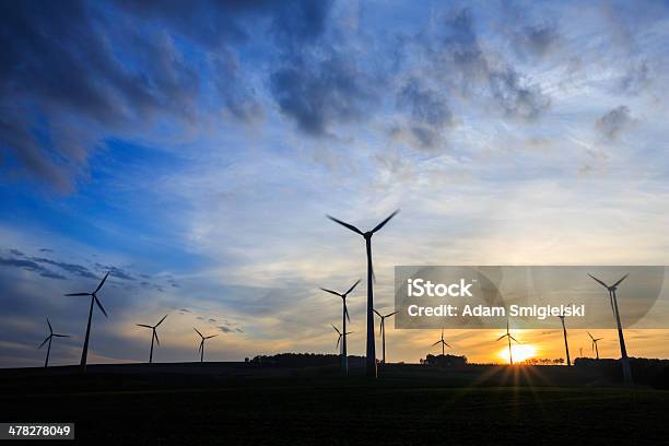 Generación De Molinos De Viento Foto de stock y más banco de imágenes de Aerogenerador - Aerogenerador, Agricultura, Aire libre