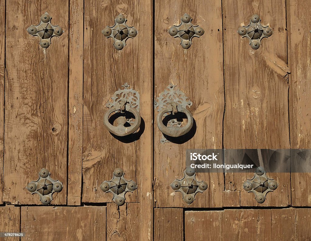 Деталь Деревянная Церковь дверь - Стоковые фото Антиквариат роялти-фри