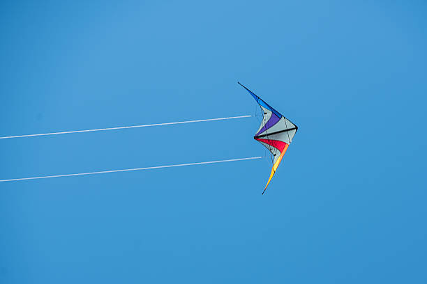 istock Kite with two white lines against bright blue background 478278782